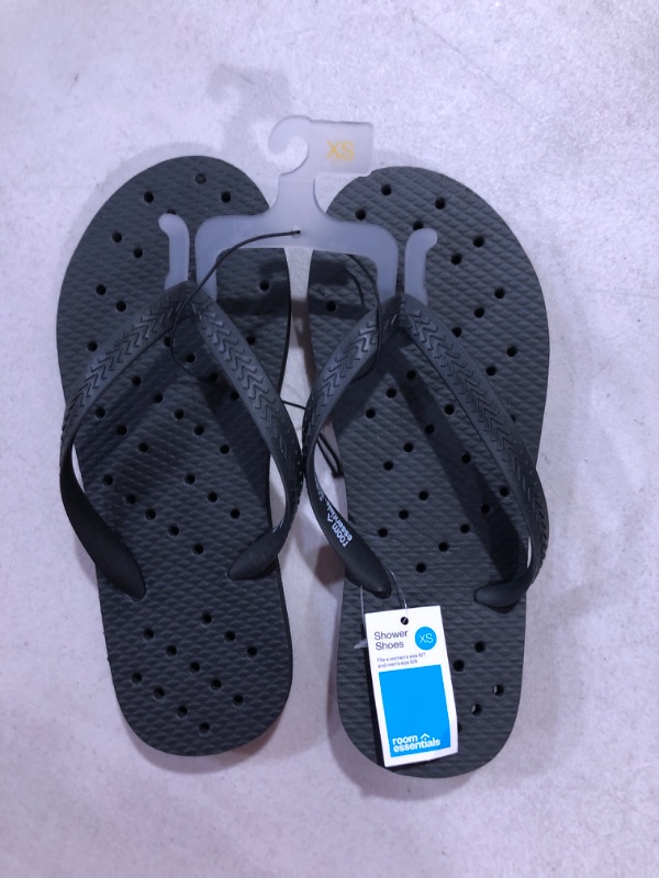 Photo 2 of Room Essentials Shower Sandal Shoes (XS, Women's Size 6/7)