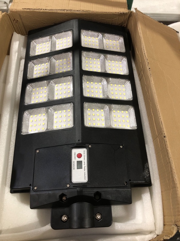 Photo 2 of Gefolly 800W Solar Street Lights **NOT TESTED** ***1 LIGHT HAS SMALL CRACK***