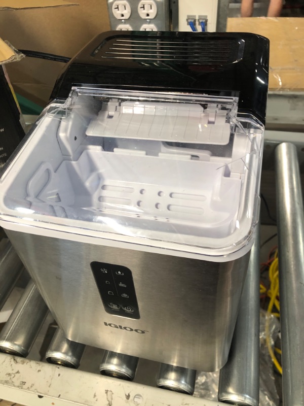 Photo 2 of **plastic lid cracked**item does not work**sold for parts**
Igloo Automatic Ice Maker, Self- Cleaning, Countertop Size, Stainless Steel