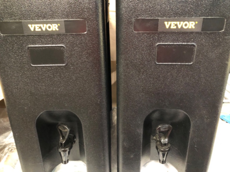 Photo 3 of **DOESN'T LATCH CORRECTLY**
VEVOR Insulated Beverage Dispenser 2 PCS, 10 Gal, Black 5 Gal x 2