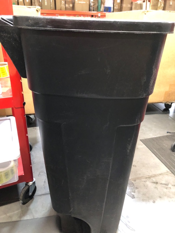 Photo 3 of ++Missing lid & hardware++  Rubbermaid Roughneck Heavy-Duty Wheeled Trash Can with Lid, 34-Gallon, Black, for Outdoor Use Black 34-gallon