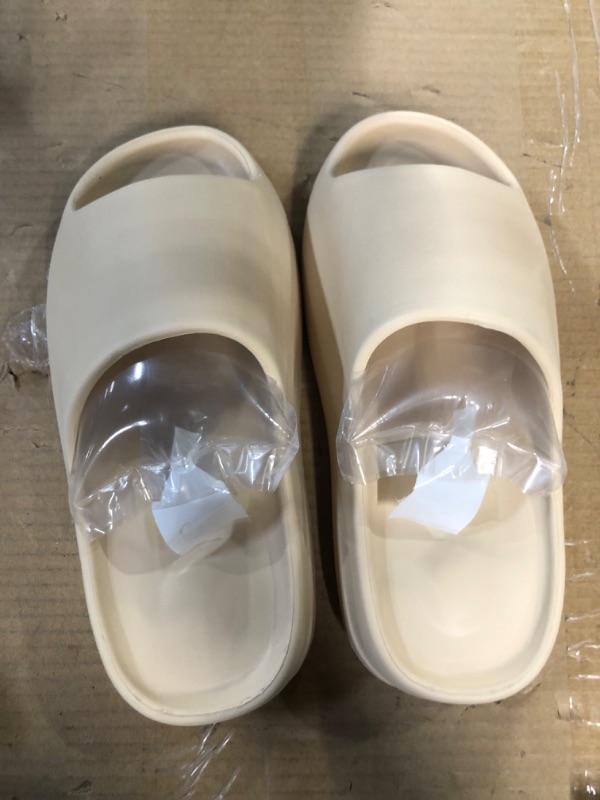 Photo 4 of *SEE NOTES* Platform Pillow Slippers Slides for Women and Men, No size listed (slides are 10" long)