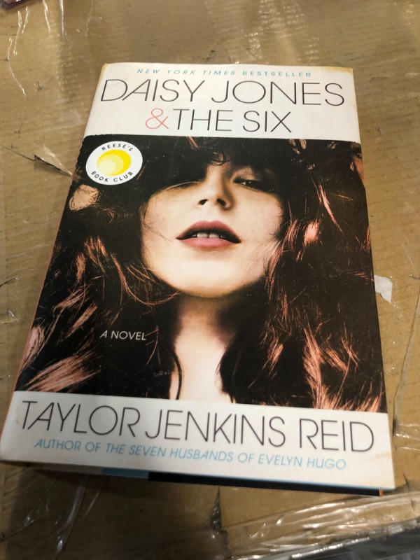 Photo 3 of *USED, IN GOOD CONDITION* Daisy Jones & The Six: A Novel