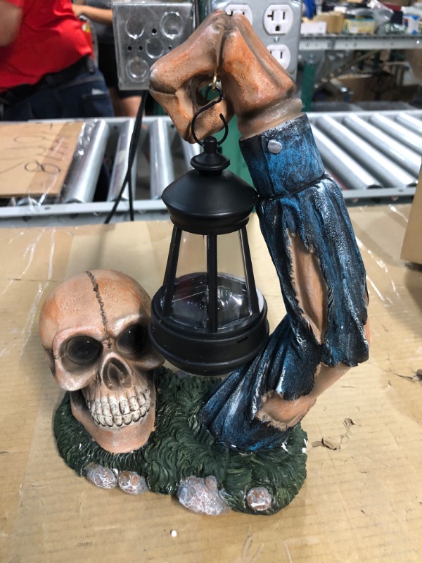 Photo 2 of *SEE NOTES* Resin Outdoor Figurine Lights Hh39829 Sinister Skull Holding Led Solar Lantern Outdoor Decoration 1