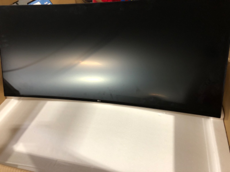 Photo 3 of LG 40BP95C-W 39.7'' Curved UltraWide 5K2K Nano IPS Monitor with Thunderbolt 4 Connectivity 39.7 inches