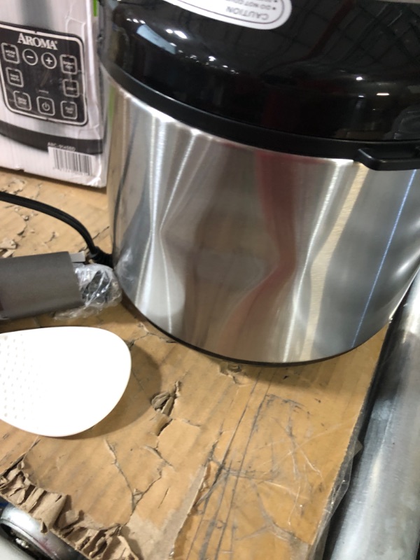 Photo 3 of * item used and damaged * see all images *
Aroma Housewares ARC-914SBD Digital Cool-Touch Rice Grain Cooker and Food Steamer,