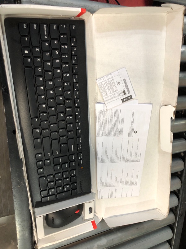 Photo 2 of * Missing parts and broken mouse *
Lenovo 510 Wireless Keyboard & Mouse Combo, 