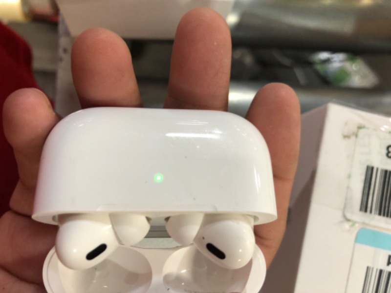 Photo 4 of AirPods Pro (2nd generation)