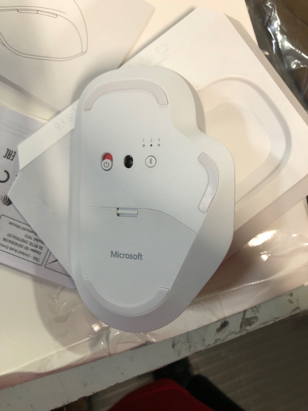 Photo 3 of Microsoft Bluetooth Ergonomic Mouse - Glacier 