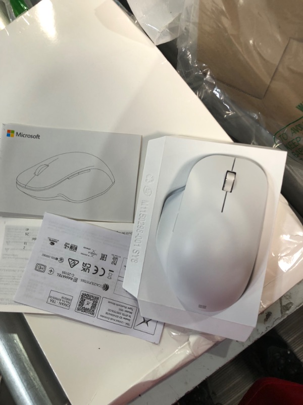 Photo 2 of Microsoft Bluetooth Ergonomic Mouse - Glacier 