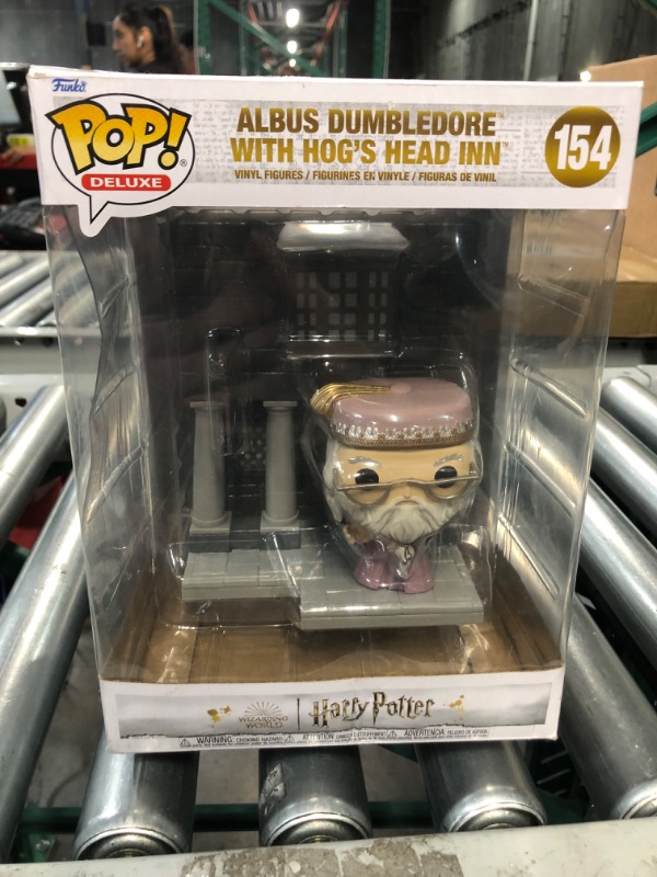 Photo 2 of Funko Pop! Deluxe: Harry Potter: Hogsmeade - Albus Dumbledore with Hog's Head Inn