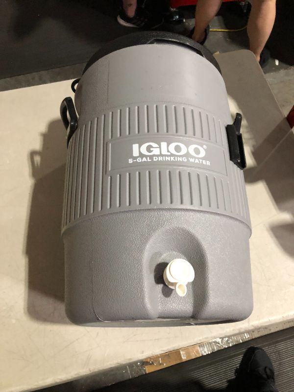 Photo 4 of ***NONFUNCTIONAL - DAMAGED - SEE NOTES***
Igloo 5-10 Gallon Portable Sports Cooler