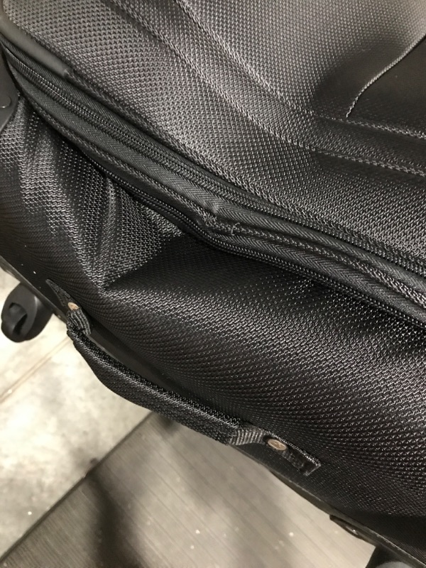 Photo 3 of * item used * damaged * see images *
SwissGear Sion Softside Expandable Roller Luggage