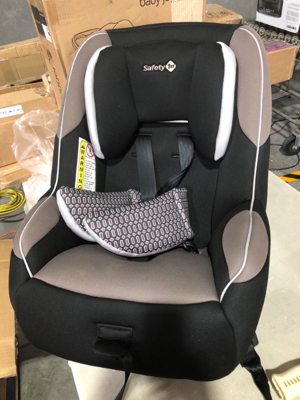 Photo 2 of * used item *
Safety 1st Grow and Go All-in-One Convertible Car Seat, Rear-facing 5-40 pounds,