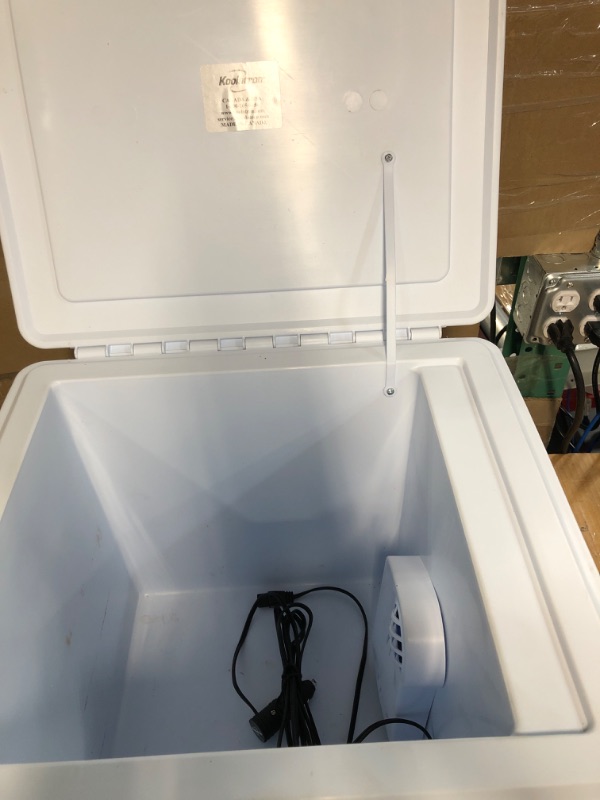 Photo 3 of * item used * dirty * not functional * sold for parts *
Koolatron Thermoelectric Iceless 12 Volt Cooler Warmer 29 qt (27.4 L)