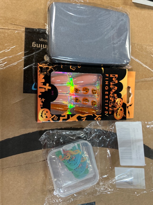 Photo 1 of **MISCELLANEOUS BUNDLE**
