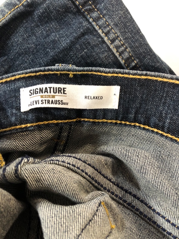 Photo 2 of *SEE NOTES* Signature by Levi Strauss & Co. Men's Relaxed Fit Jeans