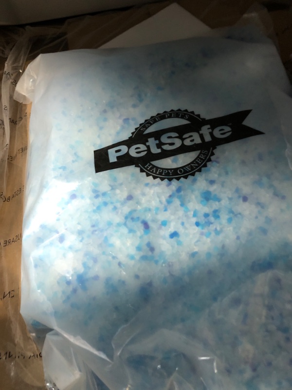 Photo 2 of (BRAND NEW) PetSafe ScoopFree Self-Cleaning Cat Litter Box - Never Scoop Again - Hands-Free Cleanup with Disposable Crystal Trays - Less Tracking, Better Odor Control - Health Counter Helps Monitor Your Cat Non-Covered