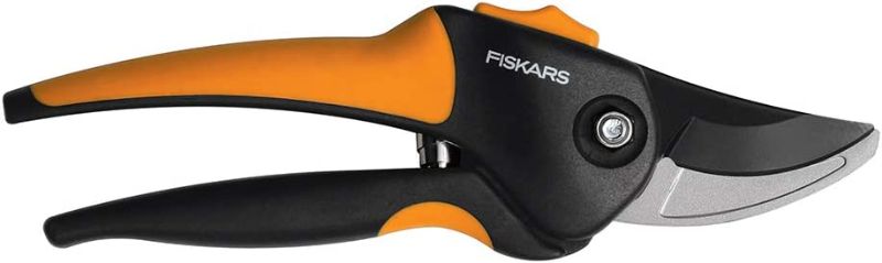 Photo 1 of **SEE NOTES**
Fiskars SoftGrip Bypass Pruner 5/8" Tree and Branch Cutter - Bypass Pruning Shears and Garden Clippers with Sharp Precision-Ground Steel Blade

