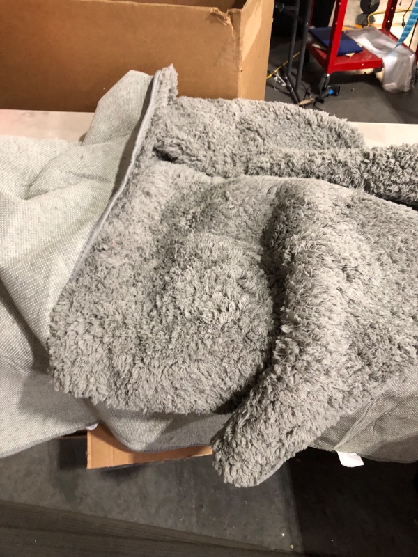 Photo 3 of *USED* *STOCK PHOTO FOR REFERENCE ONLY* Eterish 23 inches Fluffy Round Calming Dog Bed Plush Faux Fur Light, Grey Small