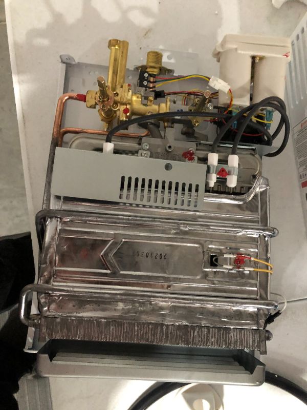 Photo 1 of (PARTS ONLY) CAMPLUX 5L 1.32 GPM Outdoor Portable Propane Tankless Water Heater **(See Clerk Notes)