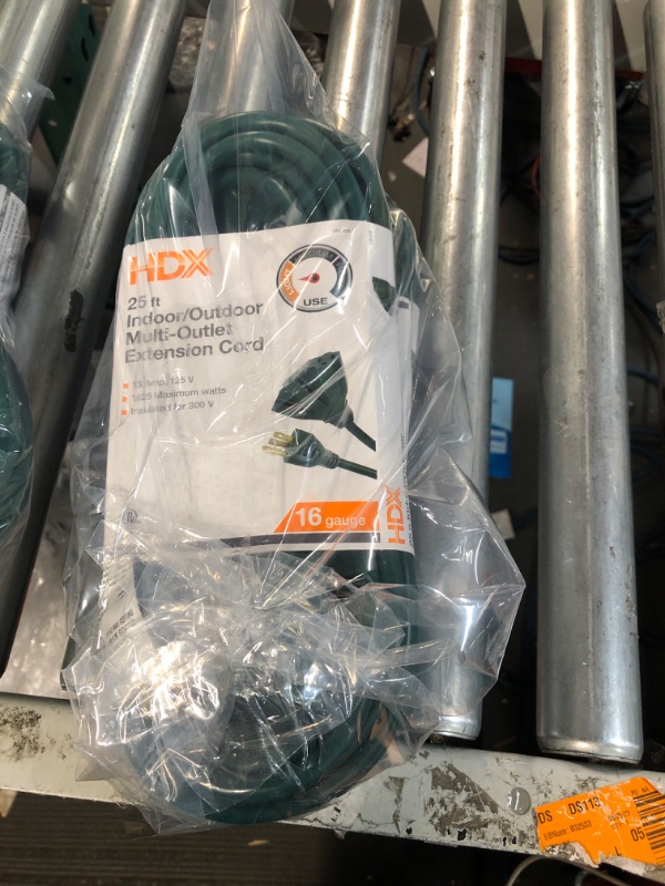 Photo 2 of DEWENWILS 25 FT Green Outdoor Tri-Tap Extension Cord Splitter, 