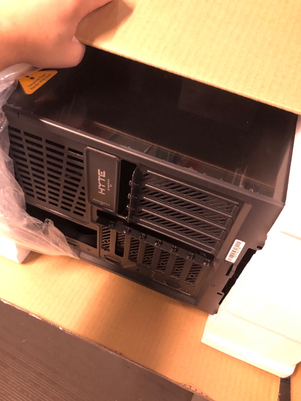 Photo 1 of HYTE Y40 Black