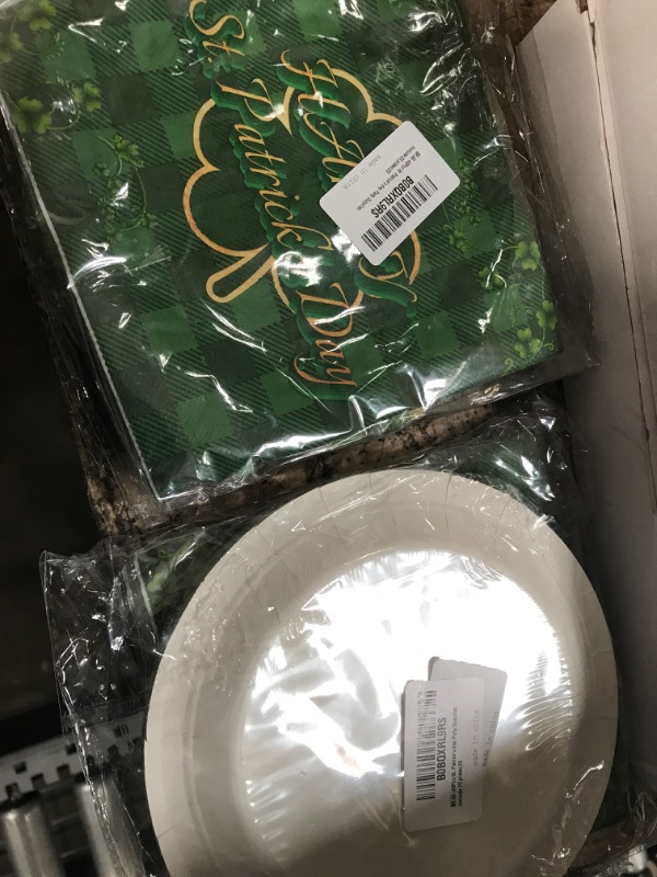 Photo 2 of (BUNDLE OF TWO) EXTICK 40Pcs St. Patrick's day Party Supplies include 20 plates 20 napkins for the Saint patrick's birthday party decoration GREEN3