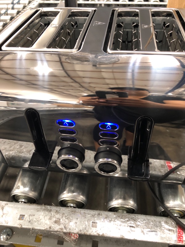 Photo 3 of ***Powers On***Toaster 4 Slice, CUSINAID Extra Wide Slots Black 4 Slice Toasters Stainless Steel with Reheat Defrost Cancel Function, 7-Shade Setting