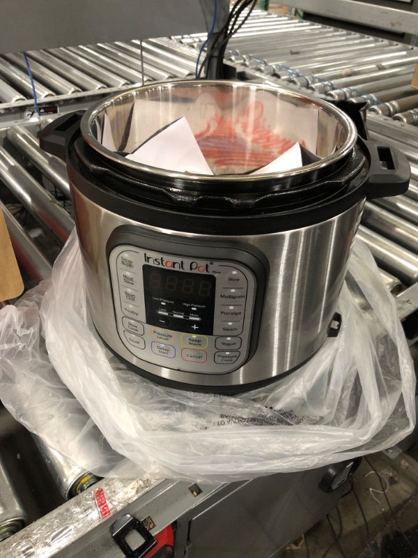 Photo 2 of ***Powers On****Instant Pot 6qt Duo Pressure Cooker