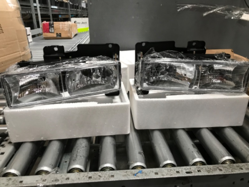 Photo 1 of **MINOR DAMAGE ON ONE HOUSING**Nilight Headlight Assembly for 1994 1995 1996 1997 1998 Chevy Silverado Tahoe Suburban C10 C/K 1500 2500 3500 Replacement Headlamp Chrome Housing Clear Reflector Bumper Corner Lamp, 2 Years Warranty Chrome Housing+ Clear Ref