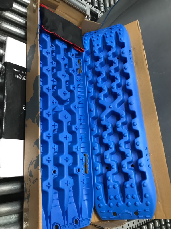 Photo 2 of X-BULL New Recovery Traction Tracks Sand Mud Snow Track Tire Ladder 4WD (Blue,3gen) Bag+Hardware+Tracks Blue