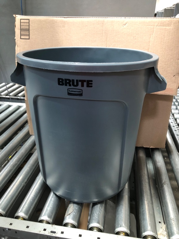 Photo 3 of 10-Gallon Round Brute Container (Gray)
