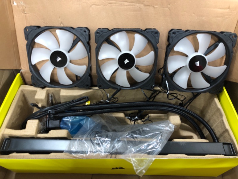 Photo 4 of CORSAIR iCUE H170i ELITE CAPELLIX Liquid CPU Cooler - 33 Dynamic RGB LEDs - 140mm Fans - 420mm Radiator - COMMANDER CORE Smart Lighting Controller - CORSAIR iCUE Software Compatible - Zero RPM Fan RGB Pump + Fans 420mm Elite Capellix Cooler