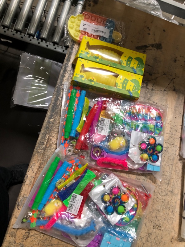 Photo 1 of BUNDLE OF KIDS FIDGET TOYS AND OTHER TOYS. 10 ITEMS.