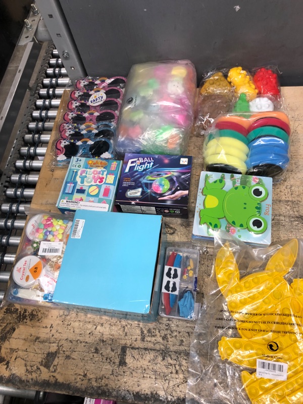 Photo 1 of BUNDLE OF ASSORTED TOY (11 ITEMS) 