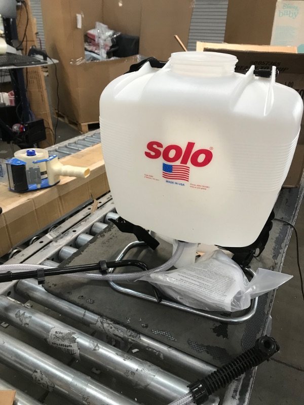 Photo 2 of 
SOLO 425 4-Gallon Professional Piston Backpack Sprayer, Wide Pressure Range up to 90 psi