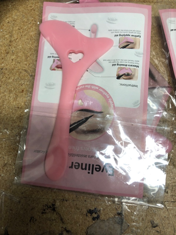Photo 1 of 2 PACK**Sokurdeg Eyeliner Stencils Wing Tips,Eyeliner Eyeshadow Stencils,Multifunctional Eye Makeup Tool… Pink