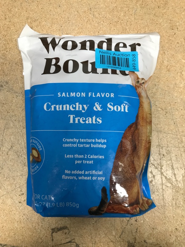 Photo 2 of Amazon Brand - Wonder Bound Crunchy & Soft Cat Treats, Salmon Flavor, 30 Oz