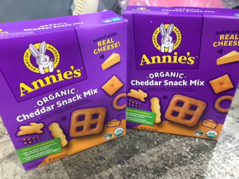 Photo 1 of **EXP DATE MARCH 10,2023!! 2PCKS OF ANNIES HOMEGROWN SNACK MIX BUNNY CHDR ORG, 9 OZ36