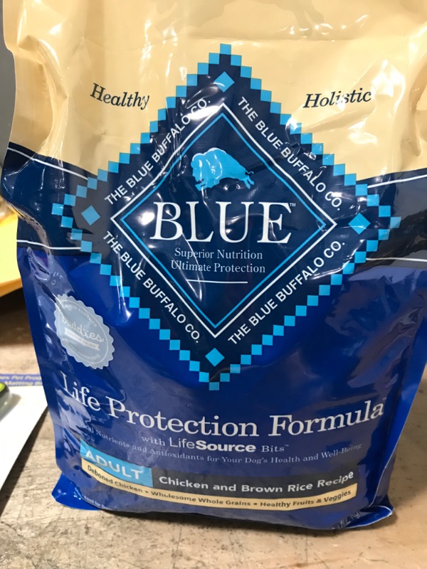 Photo 3 of **EXPIRES SEP 18/2023** Blue Buffalo Life Protection Formula Natural Adult Dry Dog Food, Chicken and Brown Rice 5-lb Trial Size Bag
