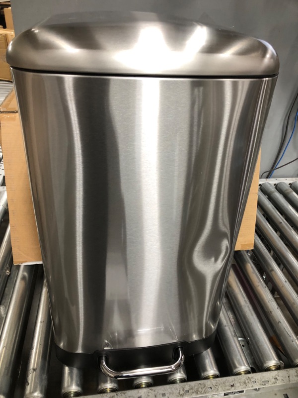 Photo 4 of *** used *** Amazon Basics 40 Liter / 10.5 Gallon Soft-Close, Smudge Resistant Trash Can with Foot Pedal - Brushed Stainless Steel 40L / 10.5 Gallon Wide Trash Can