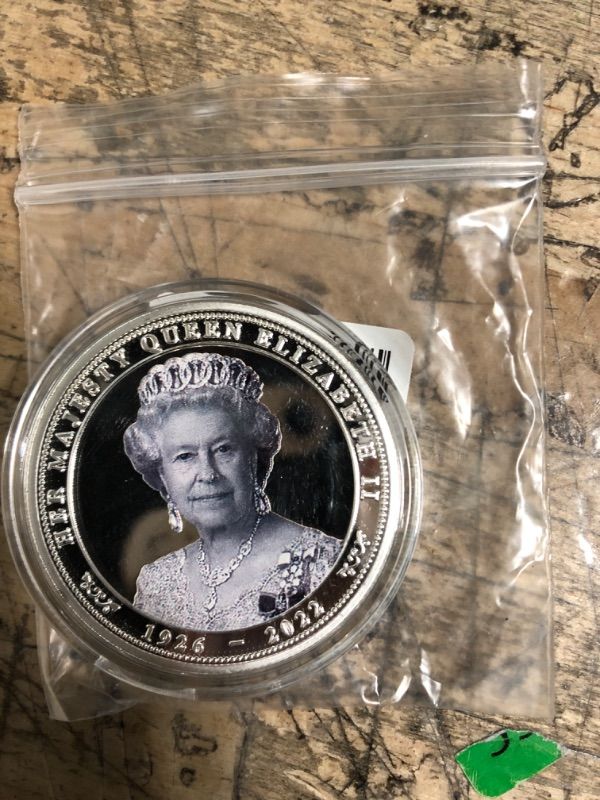 Photo 1 of Queen Elizabeth II Commemorative Coins, 1926-2022 The Plati-num Jubilee of Her Majesty Queen Uncirculated Coin, Coins Royal, Craft Decorations, Souvenir Gifts (2pack)