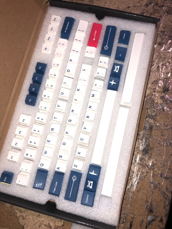 Photo 2 of JSJT Custom keycap Japanese Keycaps PBT Cherry Profile Keycaps 138 Keys Blue White Key Caps with 6.25u/6.5u/7u Spacebar for DZ60/GK61/64/75/108 K65 K70 G710+ Mechanical Keyboard With Japanese Font