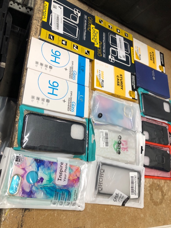 Photo 2 of MISCELLANEOUS BUNDLE OF ASSORTED PHONE CASES