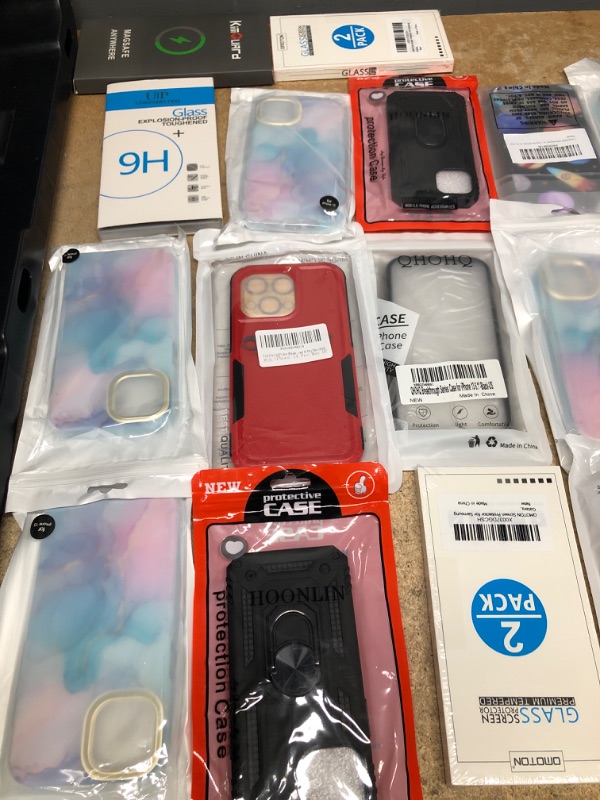 Photo 1 of MISCELLANEOUS BUNDLE OF ASSORTED PHONE CASES