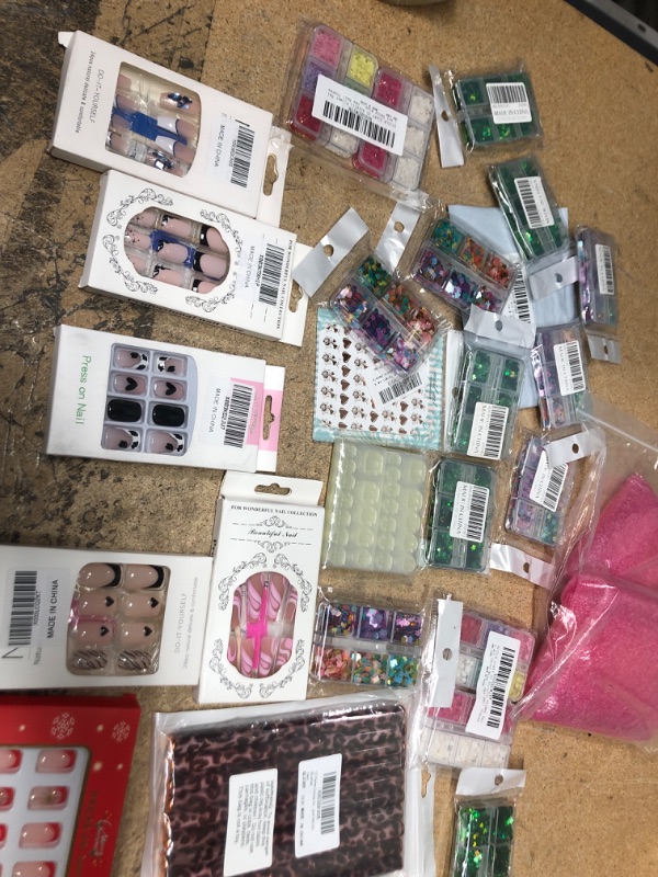 Photo 2 of Bundle of 26 fake nails/nail art items