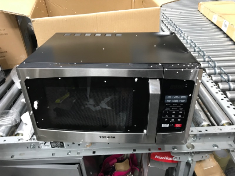 Photo 5 of **DAMAGED**
TOSHIBA EM925A5A-SS Countertop Microwave Oven, 0.9 Cu Ft With 10.6 Inch Removable Turntable, 900W, 6 Auto Menus, Mute Function & ECO Mode, Child Lock, LED Lighting, Stainless Steel