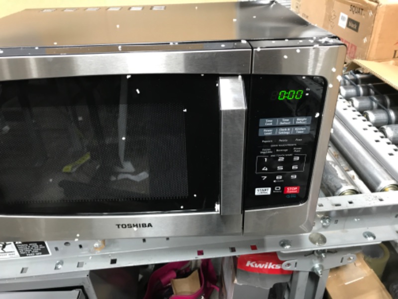 Photo 6 of **DAMAGED**
TOSHIBA EM925A5A-SS Countertop Microwave Oven, 0.9 Cu Ft With 10.6 Inch Removable Turntable, 900W, 6 Auto Menus, Mute Function & ECO Mode, Child Lock, LED Lighting, Stainless Steel