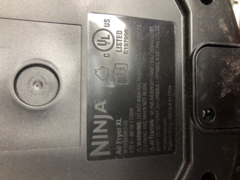 Photo 4 of **MINOR WEAR & TEAR**Ninja AF150AMZ Air Fryer XL, 5.5 Qt. Capacity that can Air Fry, Air Roast, Bake, Reheat & Dehydrate, with Dishwasher Safe, Nonstick Basket & Crisper Plate and a Chef-Inspired Recipe Guide, Grey
